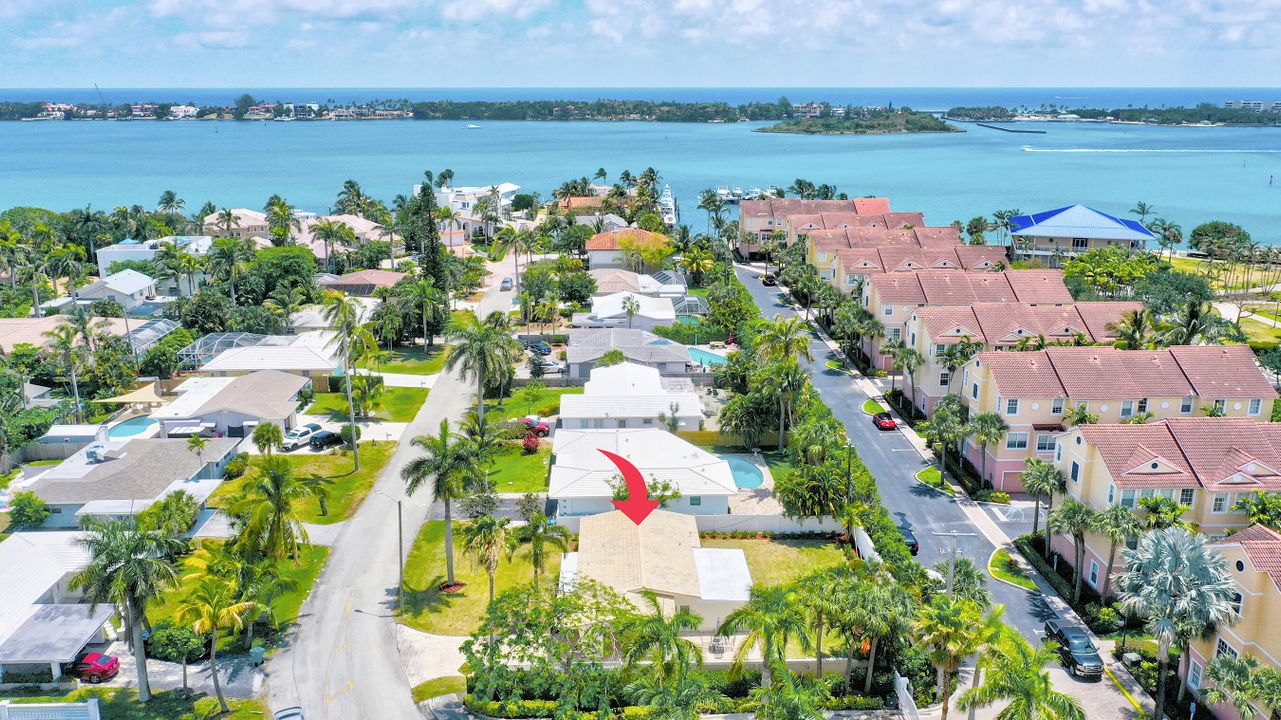 For Sale: $699,990 (4 beds, 2 baths, 1444 Square Feet)