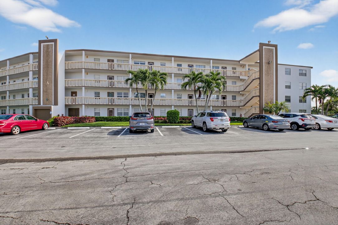 For Sale: $279,900 (2 beds, 1 baths, 861 Square Feet)