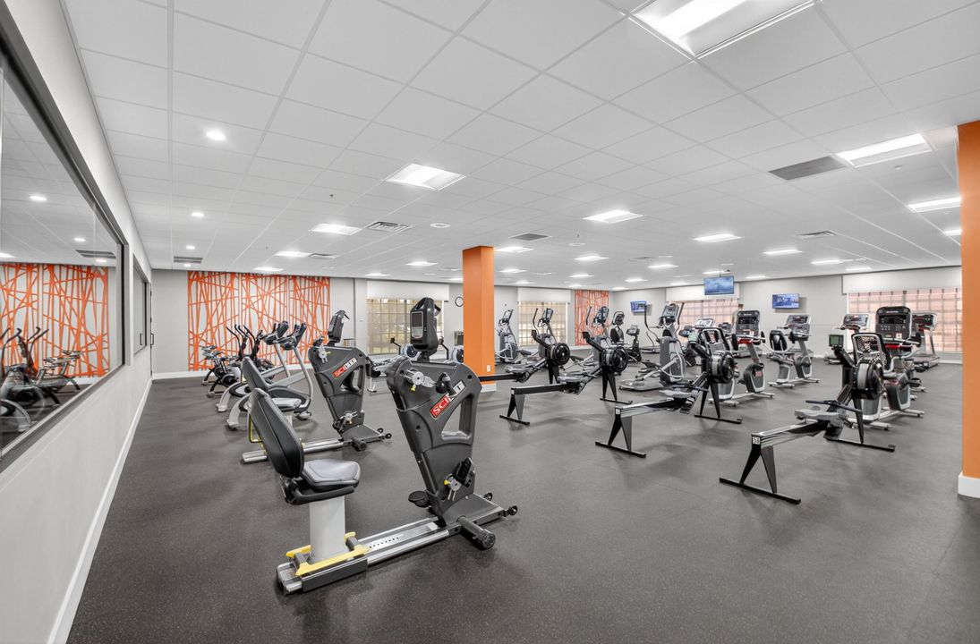 For Sale: $279,900 (2 beds, 1 baths, 861 Square Feet)