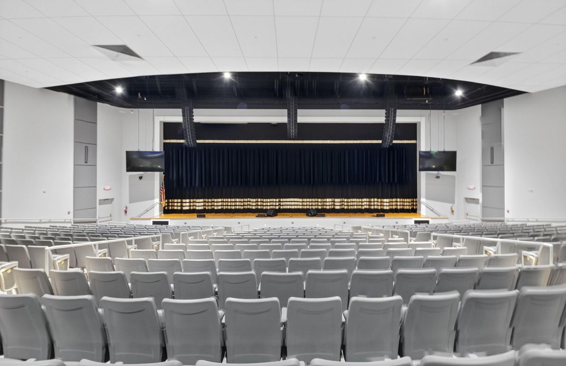 For Sale: $279,900 (2 beds, 1 baths, 861 Square Feet)