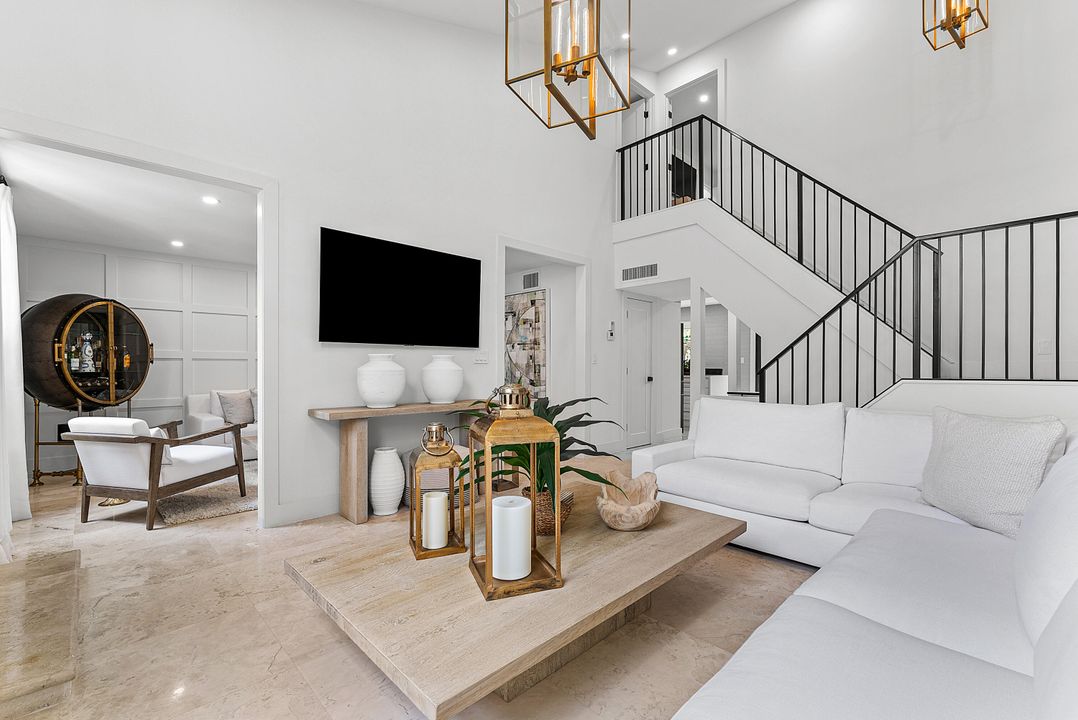 待售: $1,370,000 (2 贝兹, 2 浴室, 1292 平方英尺)