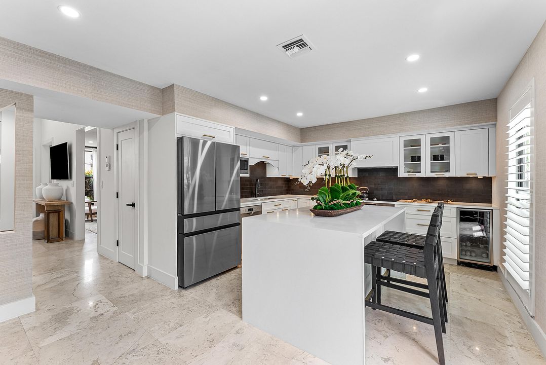 待售: $1,370,000 (2 贝兹, 2 浴室, 1292 平方英尺)