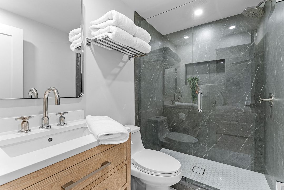 待售: $1,370,000 (2 贝兹, 2 浴室, 1292 平方英尺)