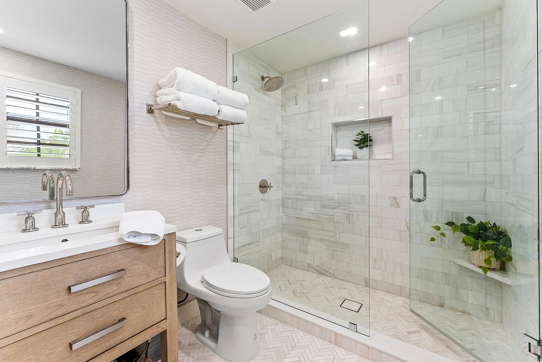 待售: $1,370,000 (2 贝兹, 2 浴室, 1292 平方英尺)