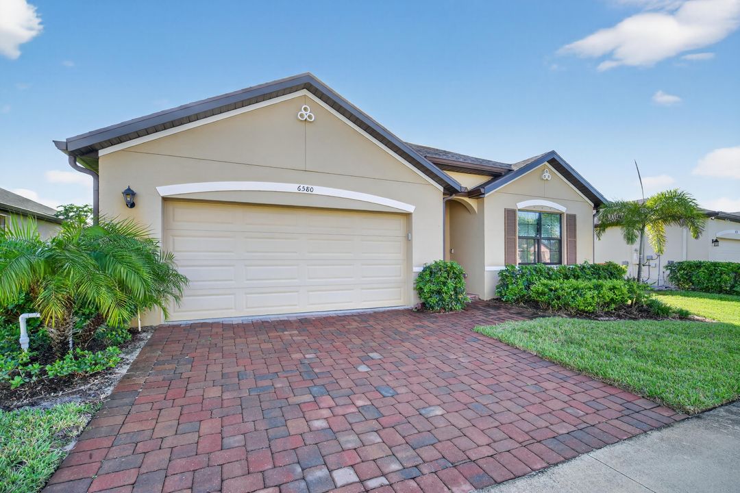 En Renta: $2,650 (4 camas, 2 baños, 1934 Pies cuadrados)