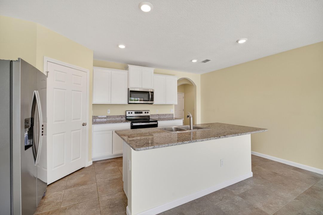 En Renta: $2,650 (4 camas, 2 baños, 1934 Pies cuadrados)