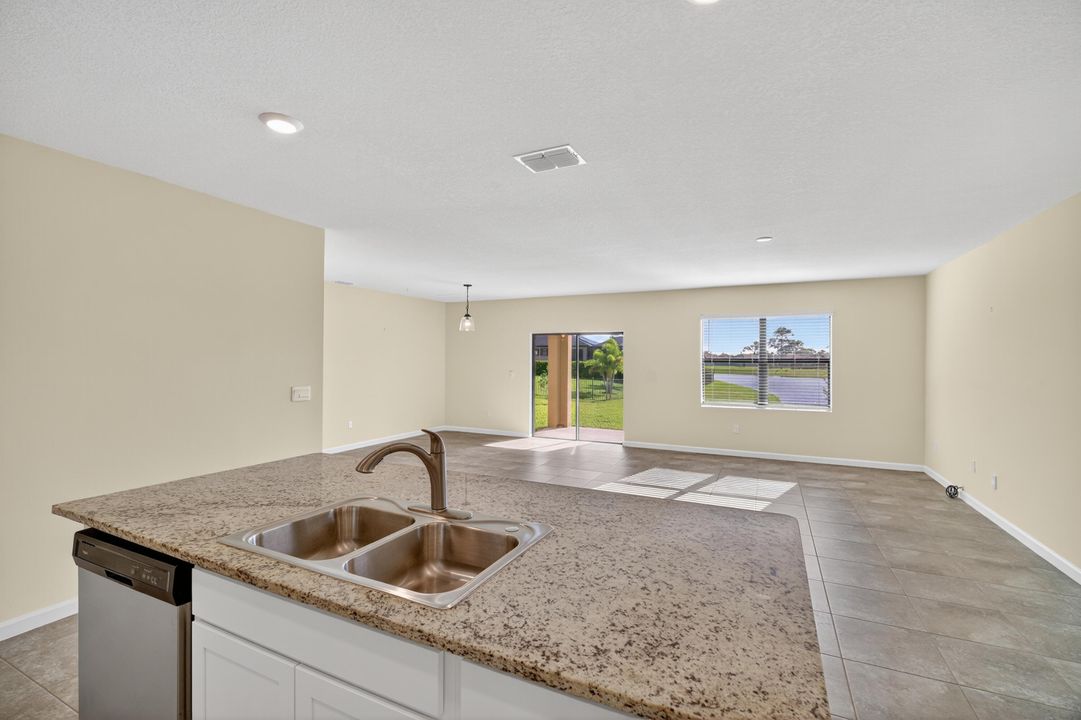 En Renta: $2,650 (4 camas, 2 baños, 1934 Pies cuadrados)