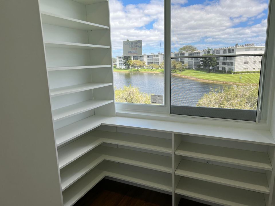 For Sale: $279,900 (2 beds, 1 baths, 861 Square Feet)