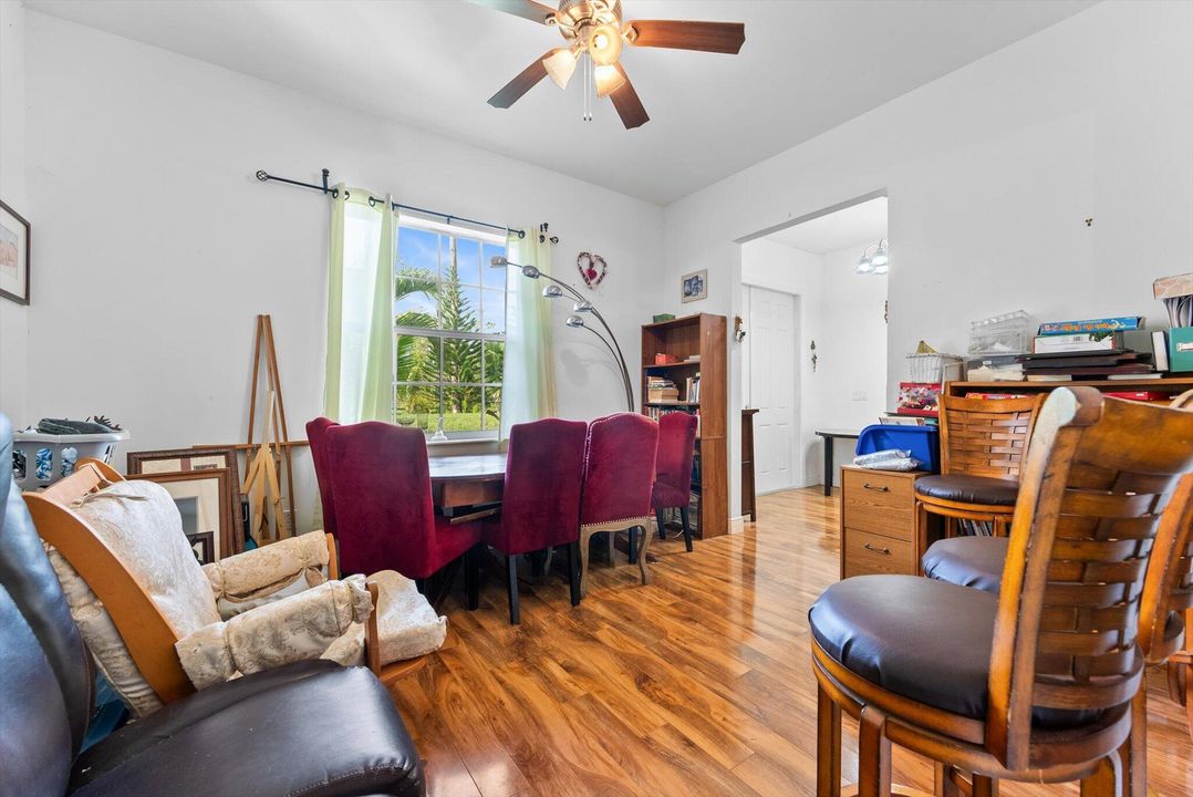 En Venta: $675,000 (3 camas, 3 baños, 2336 Pies cuadrados)