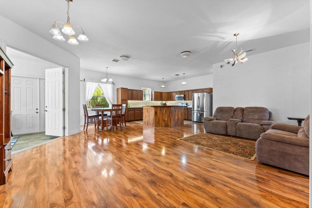 En Venta: $675,000 (3 camas, 3 baños, 2336 Pies cuadrados)