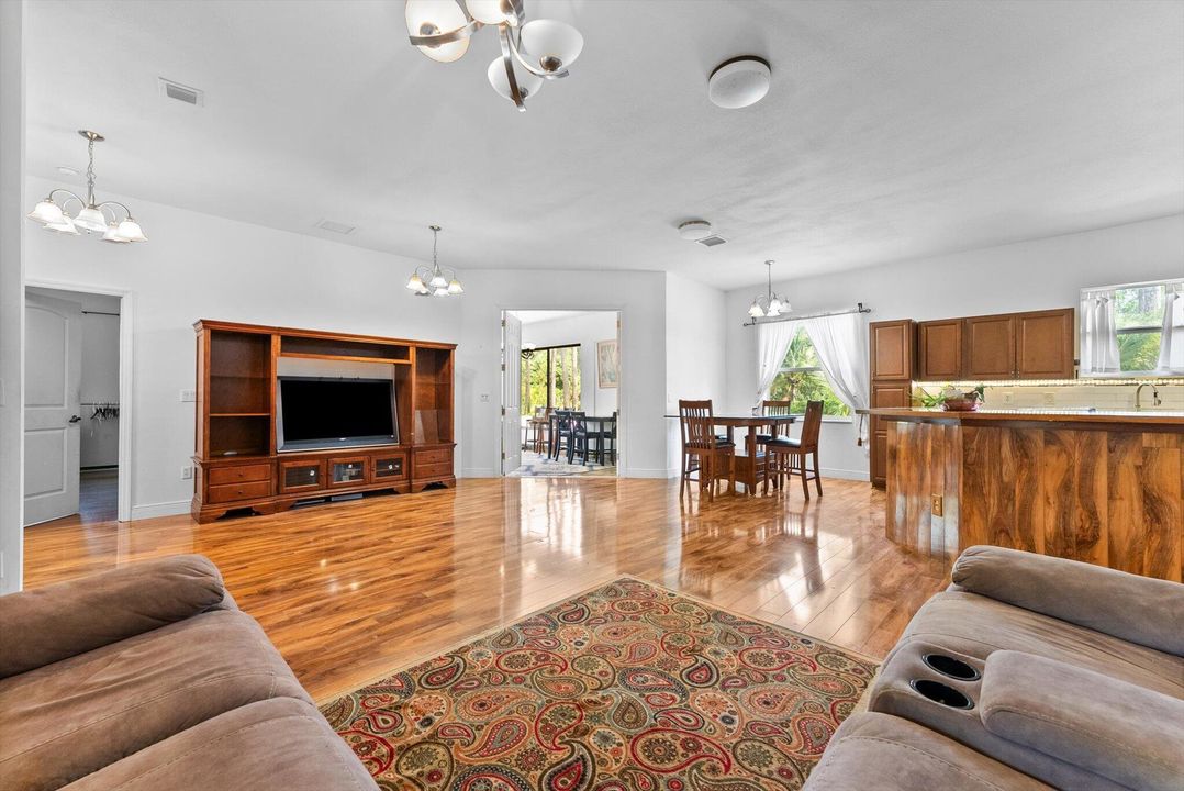 En Venta: $675,000 (3 camas, 3 baños, 2336 Pies cuadrados)