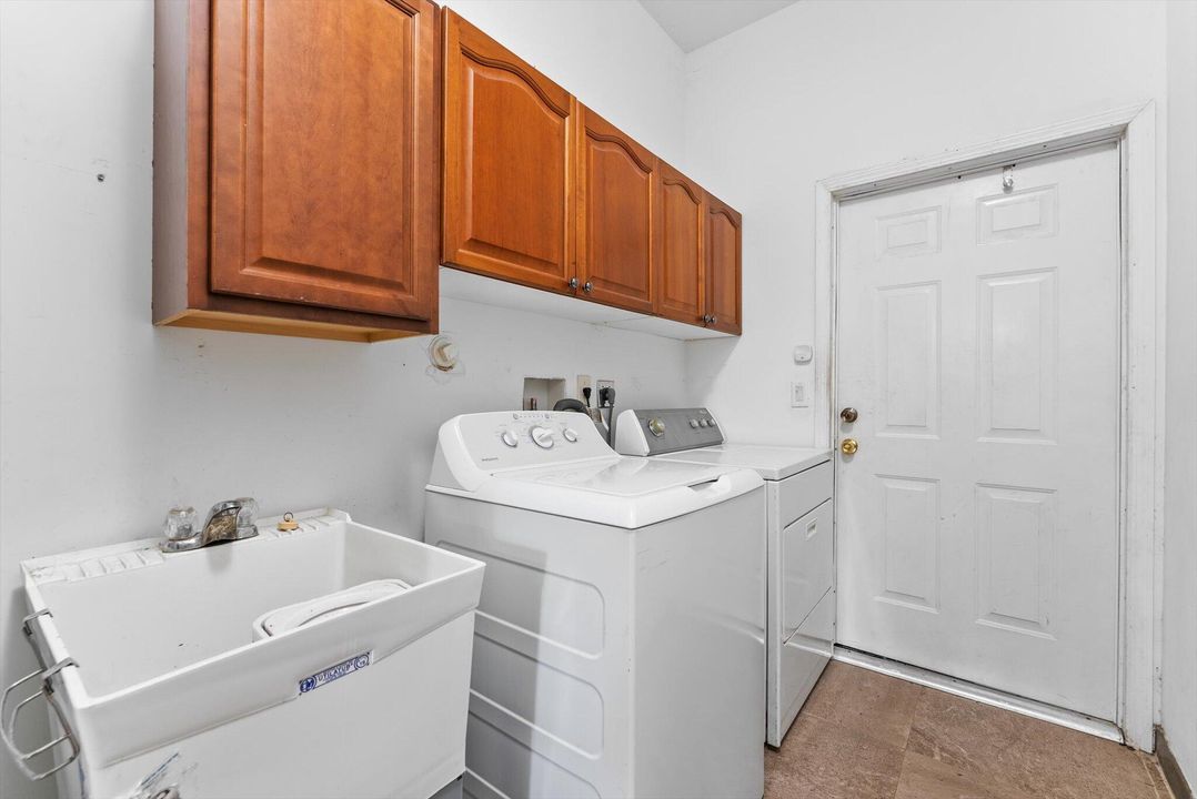 En Venta: $675,000 (3 camas, 3 baños, 2336 Pies cuadrados)