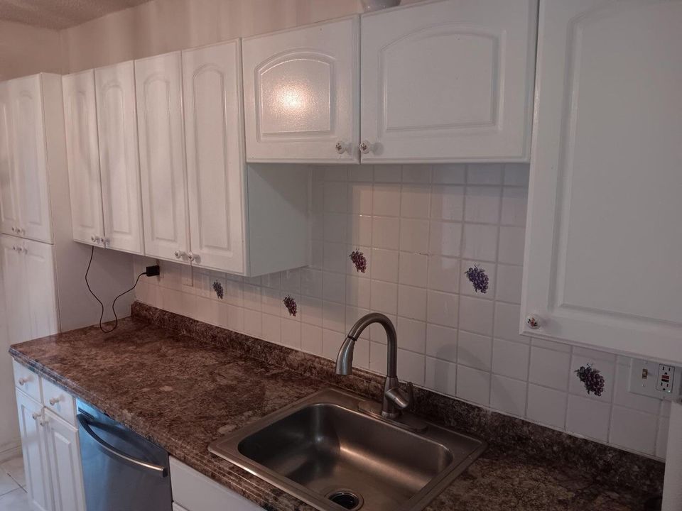 For Sale: $163,000 (1 beds, 1 baths, 850 Square Feet)