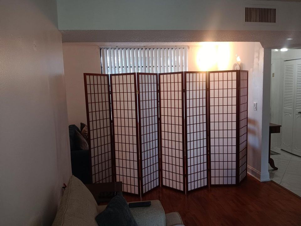 For Sale: $163,000 (1 beds, 1 baths, 850 Square Feet)