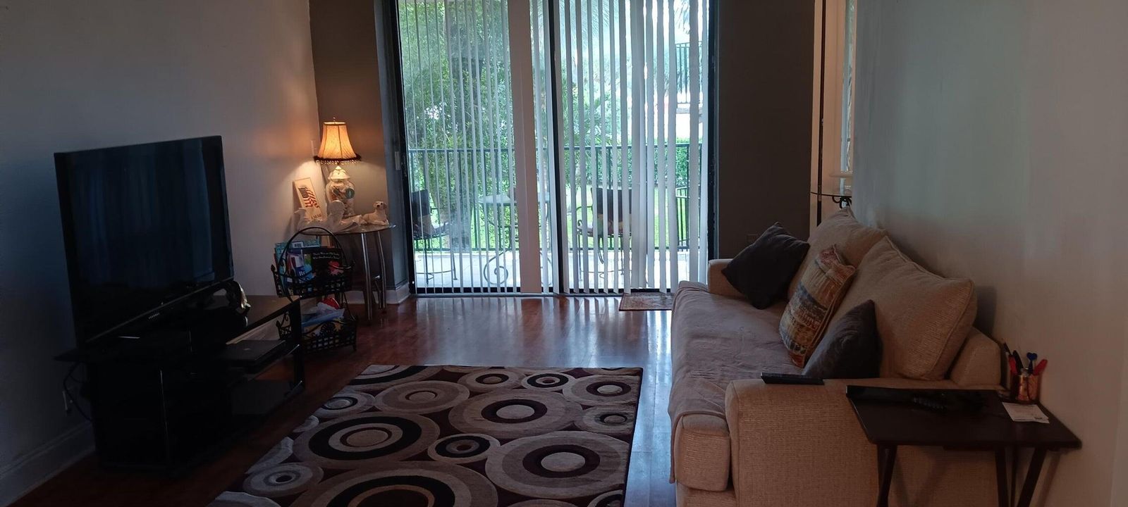 For Sale: $163,000 (1 beds, 1 baths, 850 Square Feet)