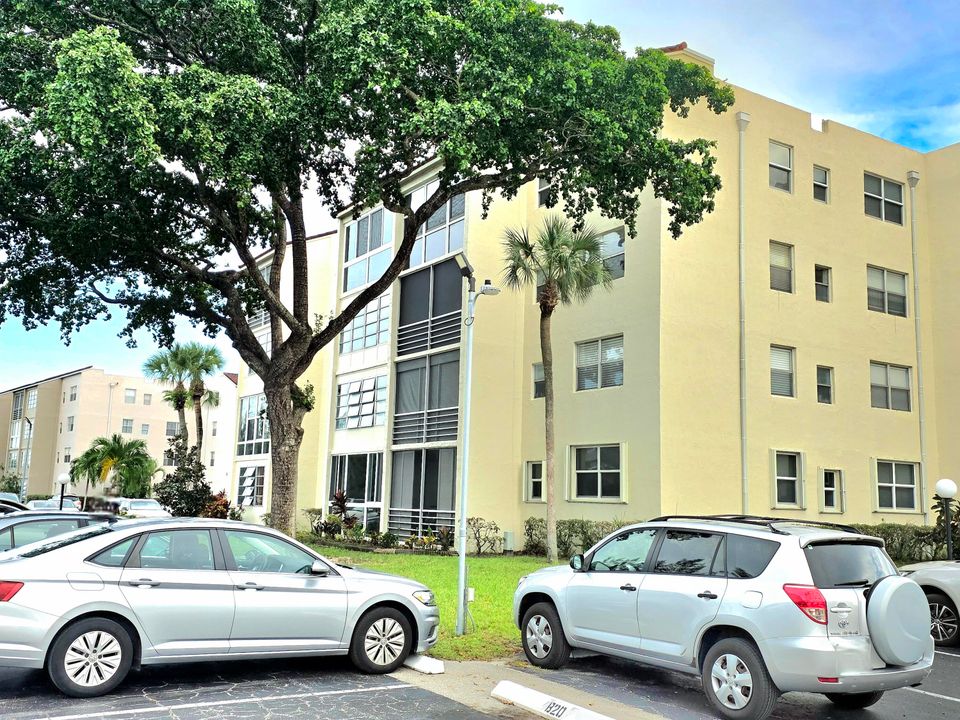 待售: $97,000 (1 贝兹, 1 浴室, 748 平方英尺)