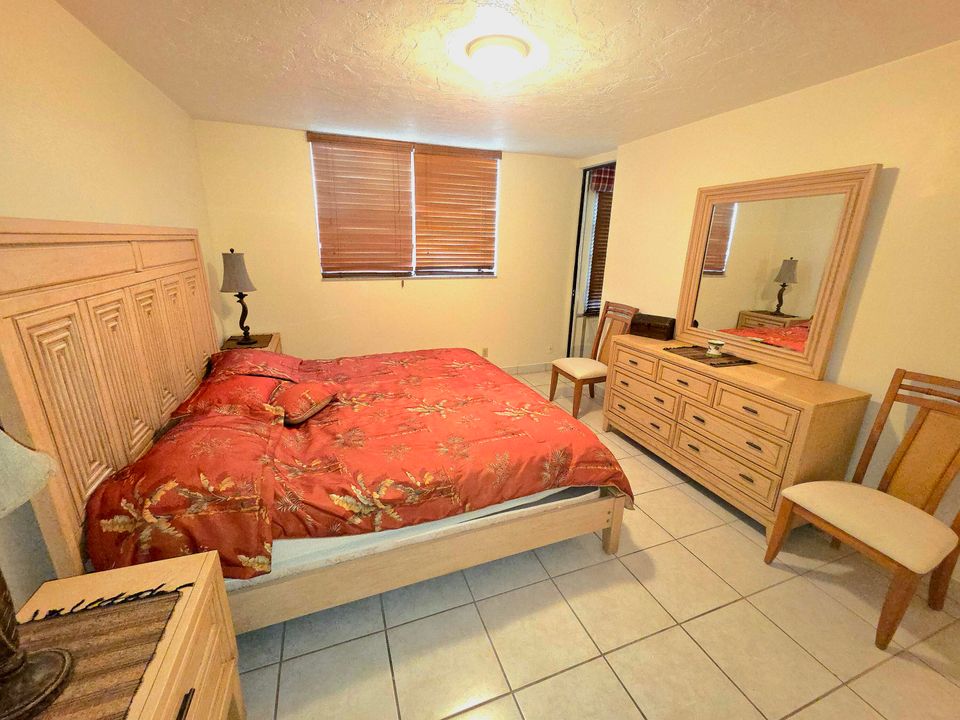 待售: $97,000 (1 贝兹, 1 浴室, 748 平方英尺)