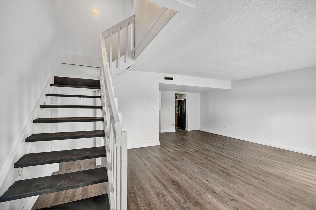 Active With Contract: $2,500 (3 beds, 2 baths, 1804 Square Feet)