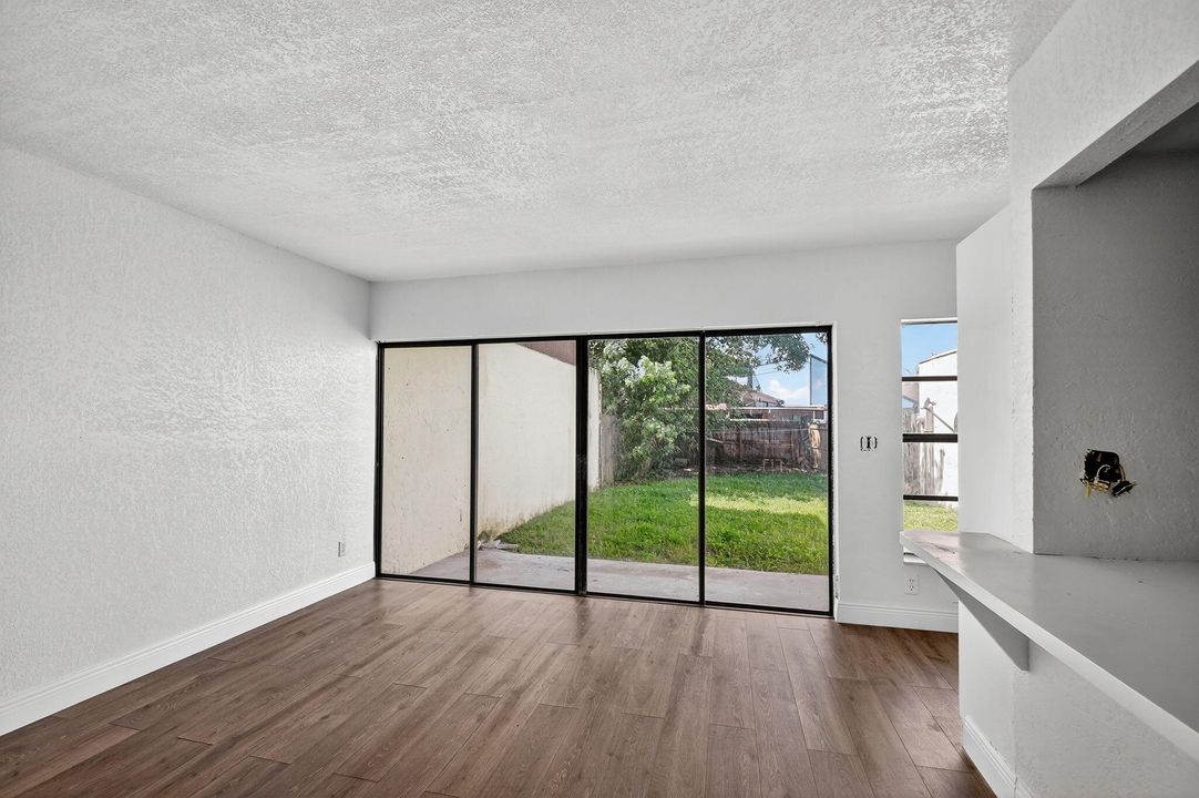 Active With Contract: $2,500 (3 beds, 2 baths, 1804 Square Feet)