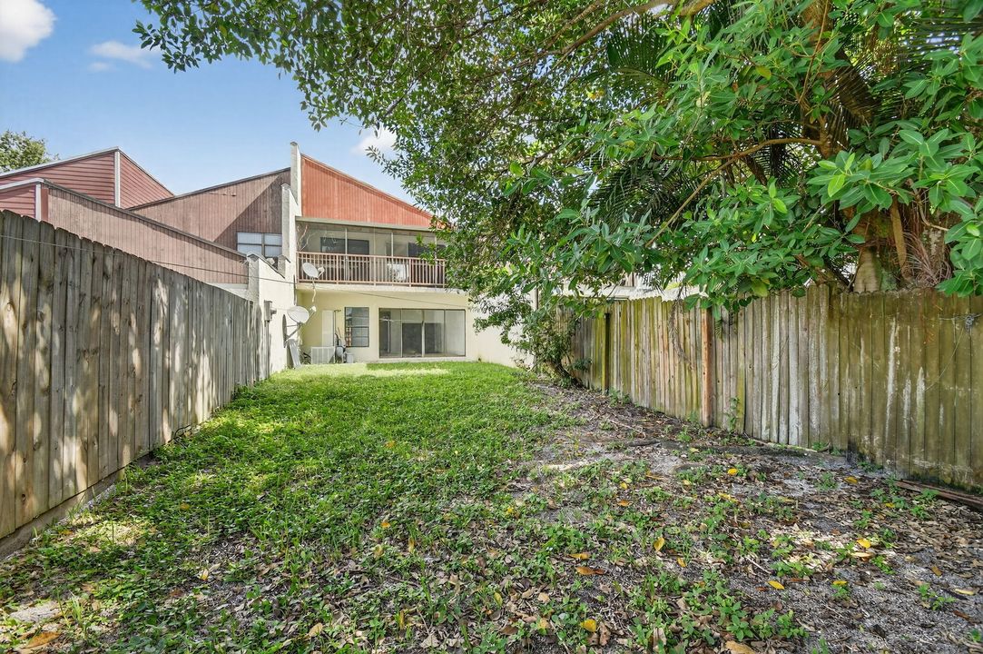 Active With Contract: $2,500 (3 beds, 2 baths, 1804 Square Feet)