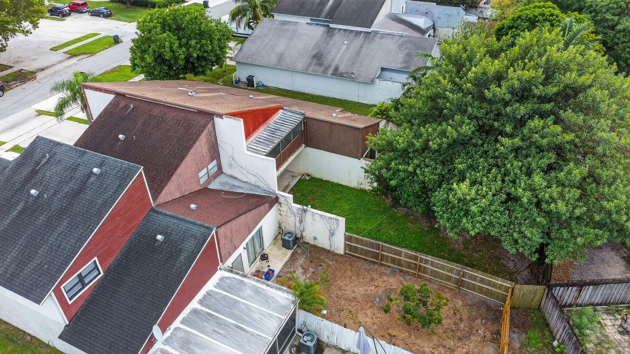 Active With Contract: $2,500 (3 beds, 2 baths, 1804 Square Feet)