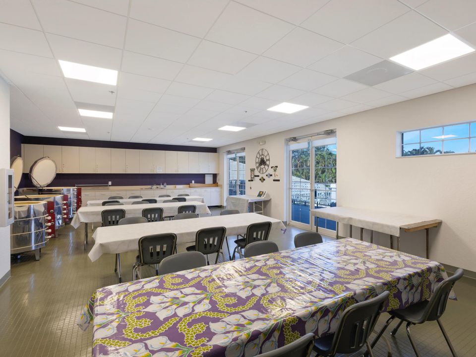 For Sale: $399,900 (3 beds, 2 baths, 1679 Square Feet)