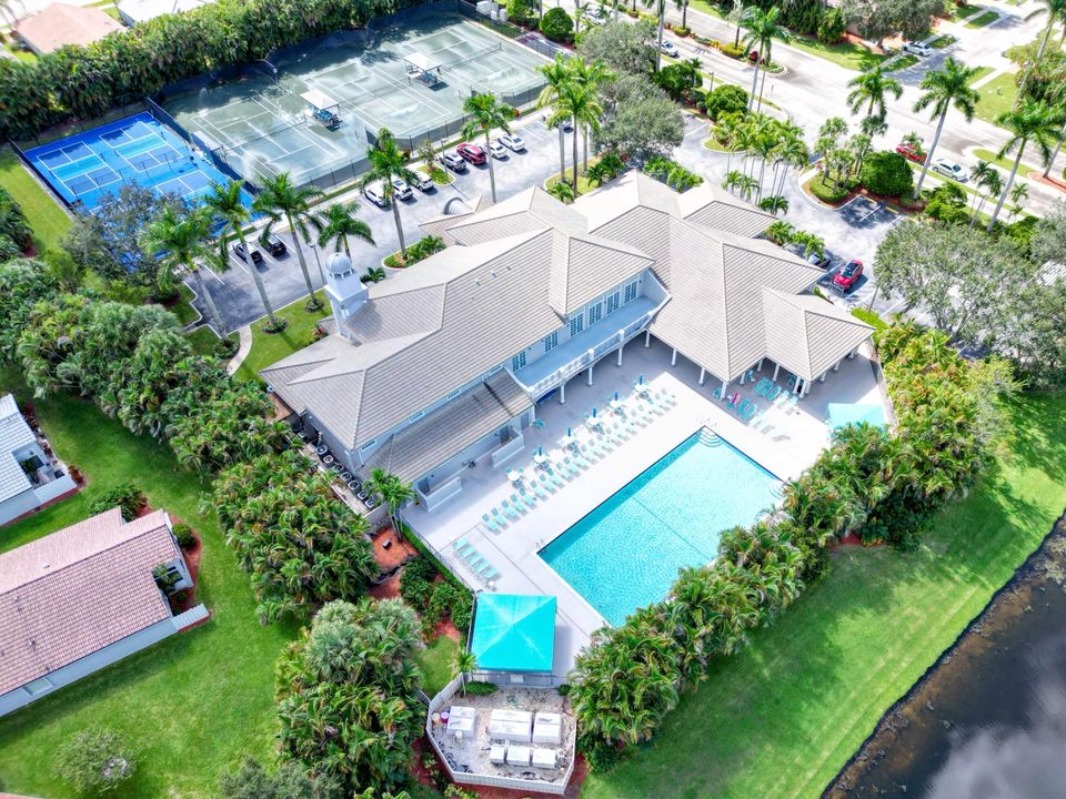 For Sale: $399,900 (3 beds, 2 baths, 1679 Square Feet)