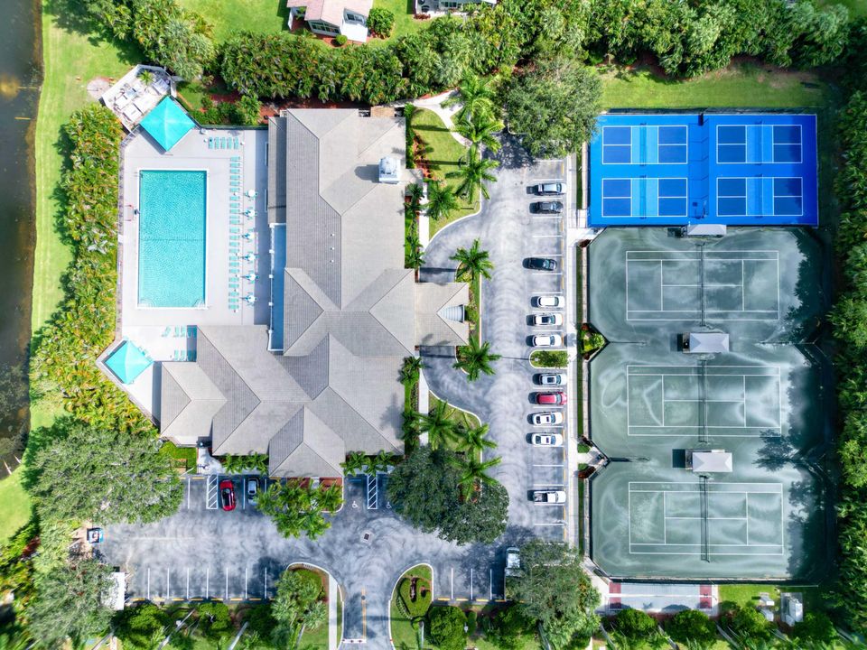 For Sale: $399,900 (3 beds, 2 baths, 1679 Square Feet)