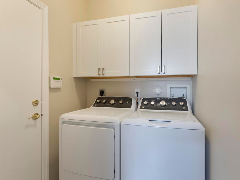 For Sale: $399,900 (3 beds, 2 baths, 1679 Square Feet)