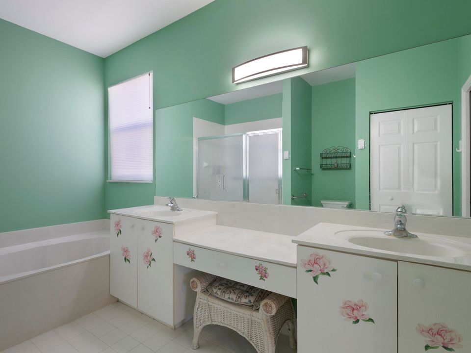 For Sale: $399,900 (3 beds, 2 baths, 1679 Square Feet)