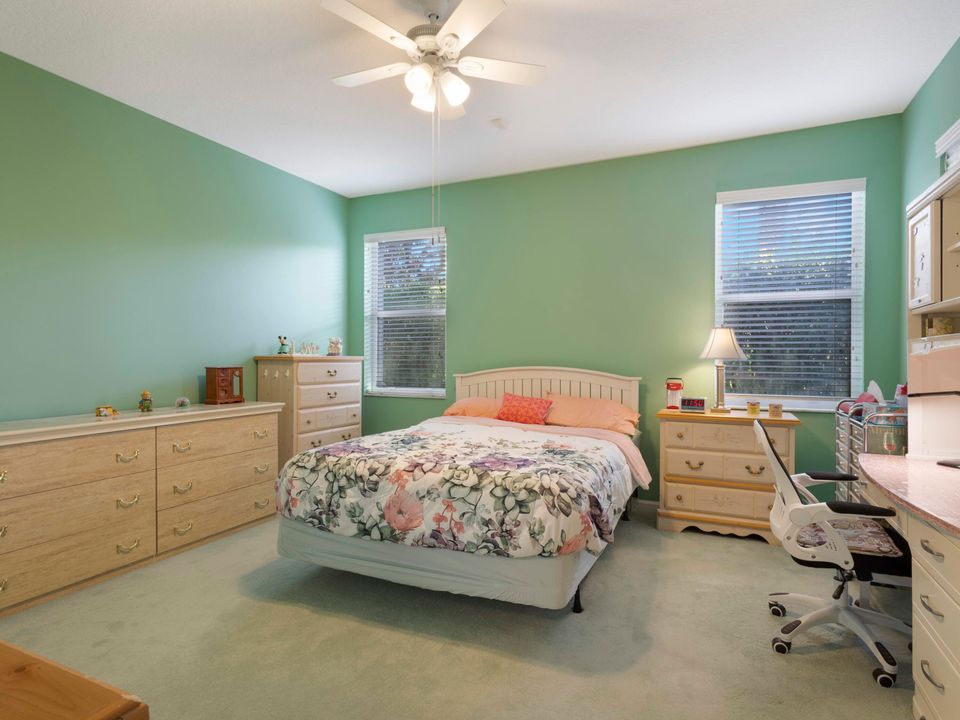 For Sale: $399,900 (3 beds, 2 baths, 1679 Square Feet)