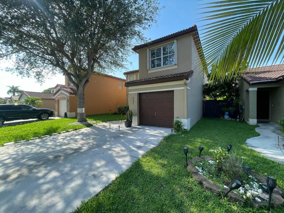 Active With Contract: $3,900 (4 beds, 2 baths, 1900 Square Feet)