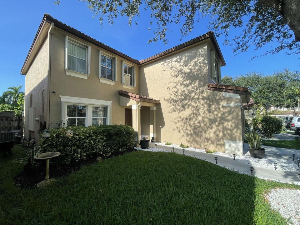 Active With Contract: $3,900 (4 beds, 2 baths, 1900 Square Feet)