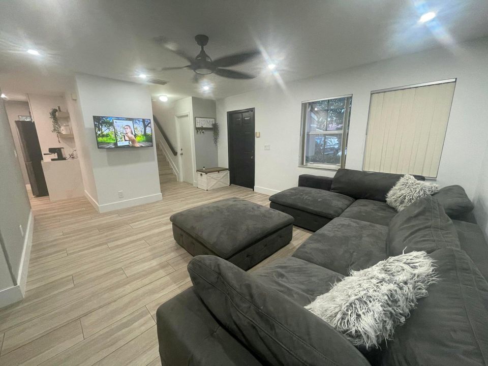 Active With Contract: $3,900 (4 beds, 2 baths, 1900 Square Feet)