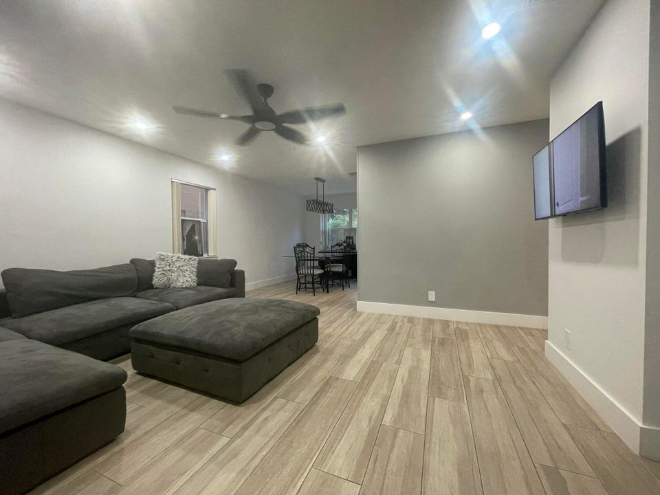 Active With Contract: $3,900 (4 beds, 2 baths, 1900 Square Feet)