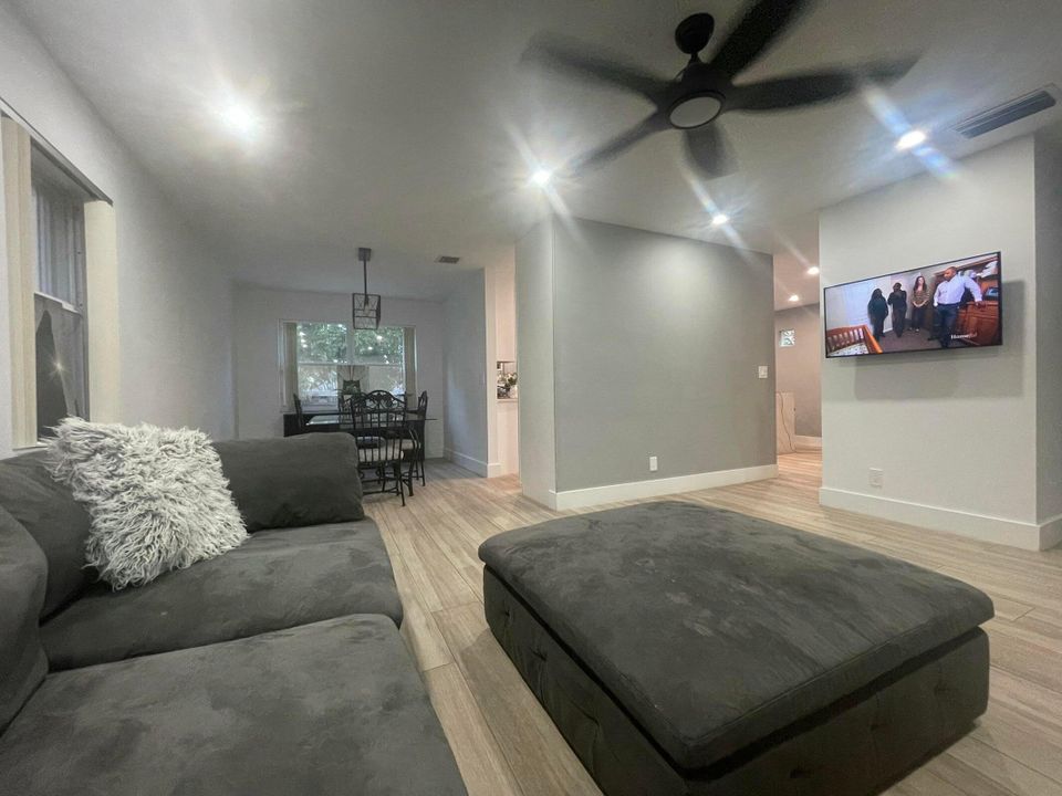 Active With Contract: $3,900 (4 beds, 2 baths, 1900 Square Feet)