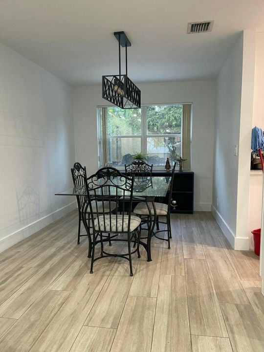 Active With Contract: $3,900 (4 beds, 2 baths, 1900 Square Feet)