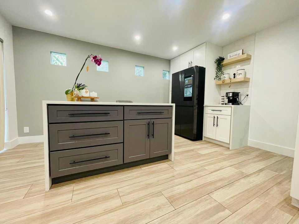 Active With Contract: $3,900 (4 beds, 2 baths, 1900 Square Feet)