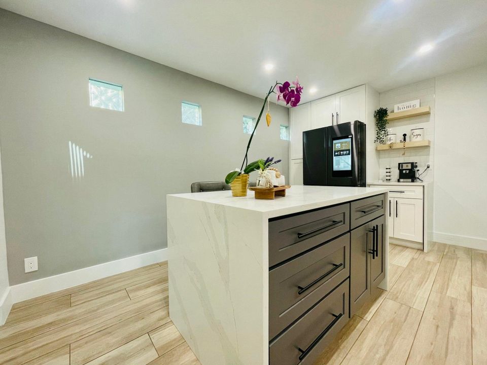 Active With Contract: $3,900 (4 beds, 2 baths, 1900 Square Feet)
