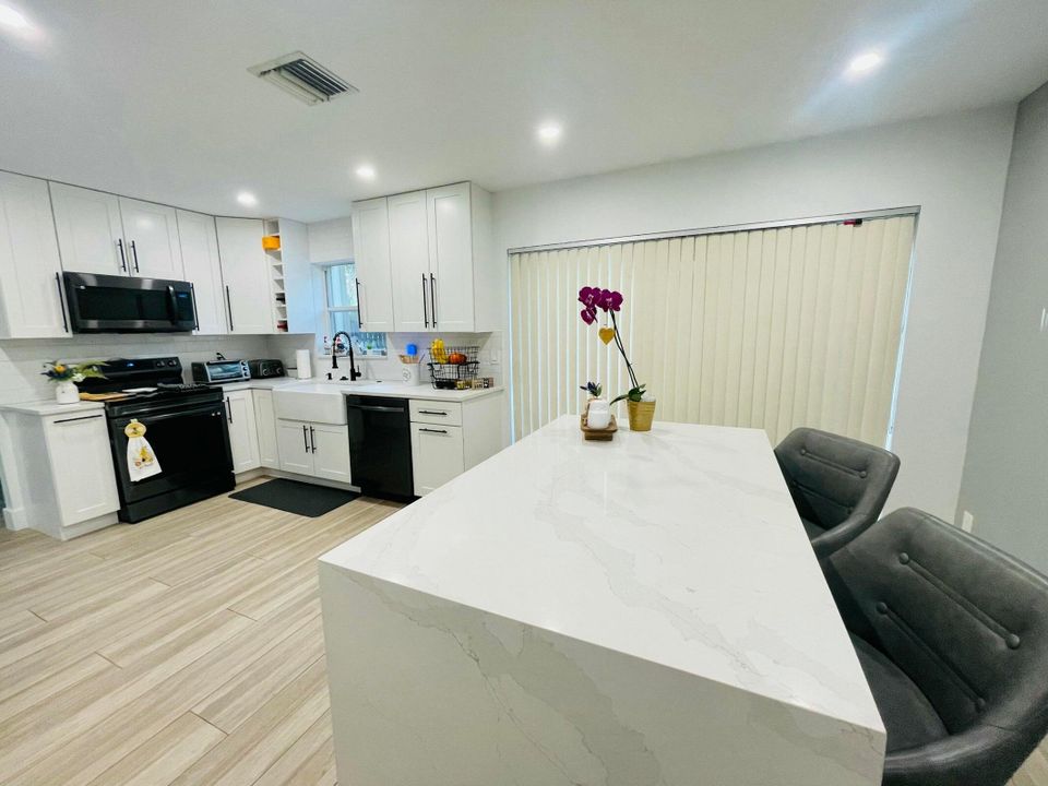 Active With Contract: $3,900 (4 beds, 2 baths, 1900 Square Feet)