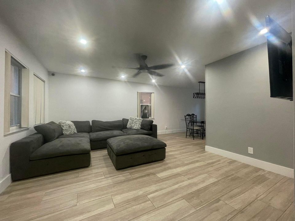 Active With Contract: $3,900 (4 beds, 2 baths, 1900 Square Feet)