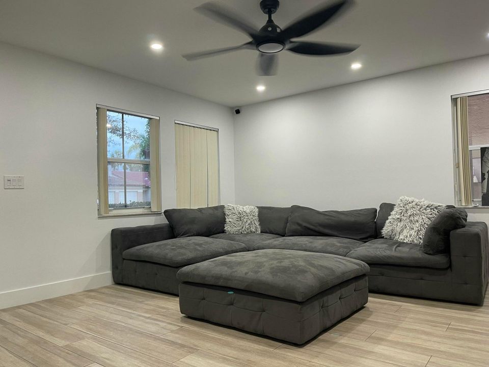 Active With Contract: $3,900 (4 beds, 2 baths, 1900 Square Feet)