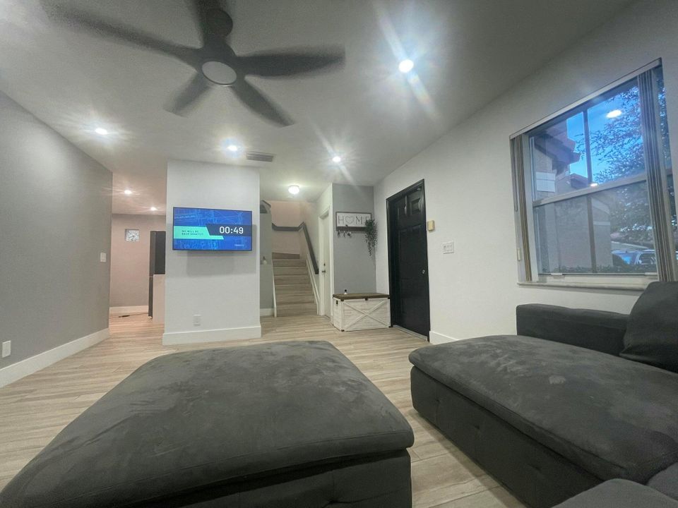 Active With Contract: $3,900 (4 beds, 2 baths, 1900 Square Feet)