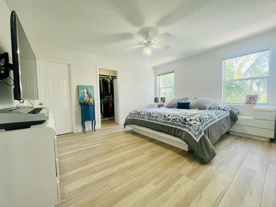 Active With Contract: $3,900 (4 beds, 2 baths, 1900 Square Feet)