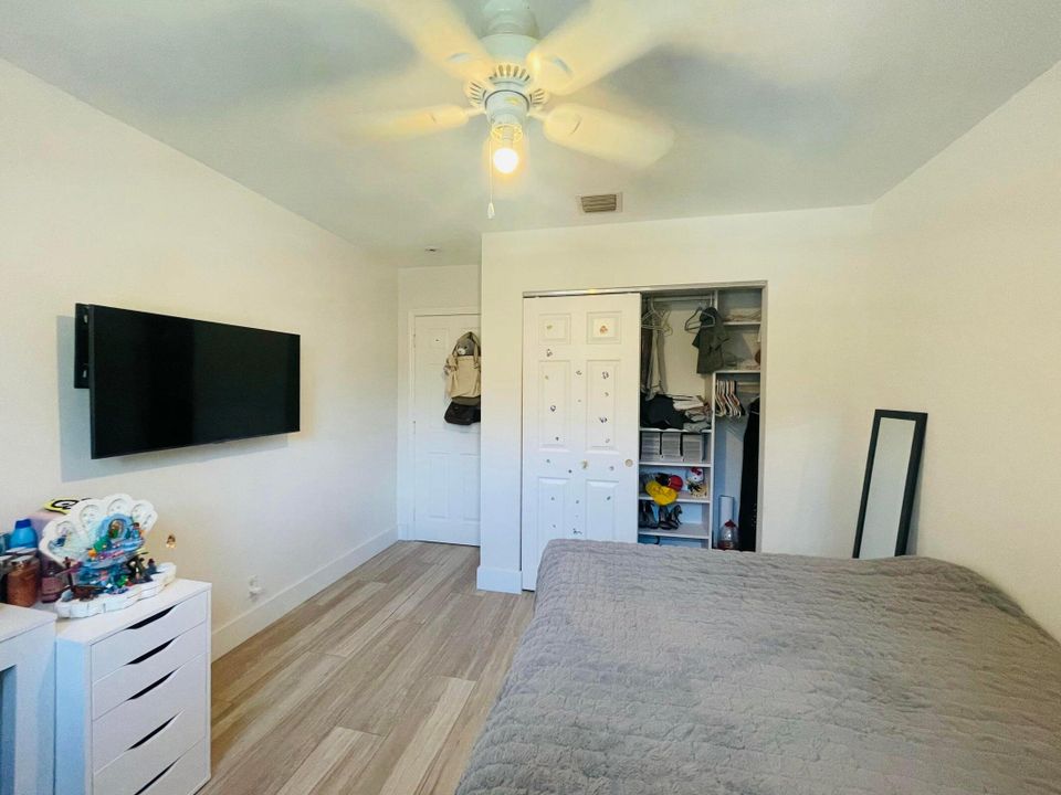 Active With Contract: $3,900 (4 beds, 2 baths, 1900 Square Feet)