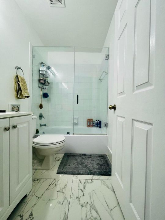 Active With Contract: $3,900 (4 beds, 2 baths, 1900 Square Feet)