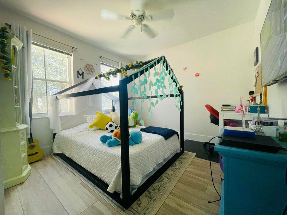 Active With Contract: $3,900 (4 beds, 2 baths, 1900 Square Feet)