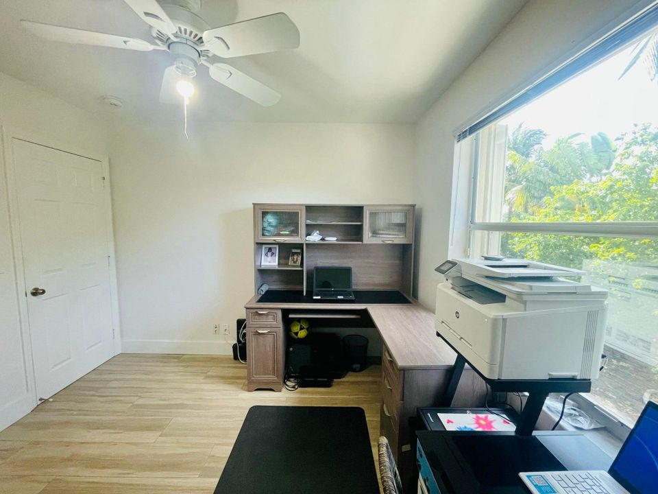 Active With Contract: $3,900 (4 beds, 2 baths, 1900 Square Feet)