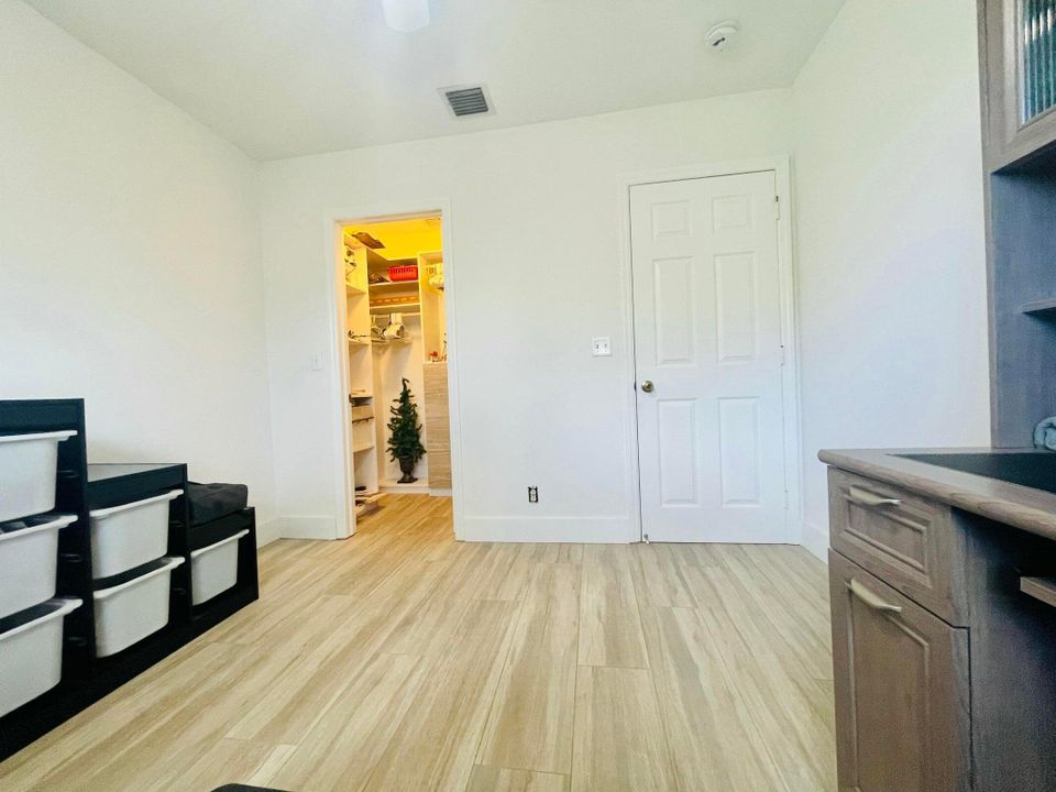 Active With Contract: $3,900 (4 beds, 2 baths, 1900 Square Feet)