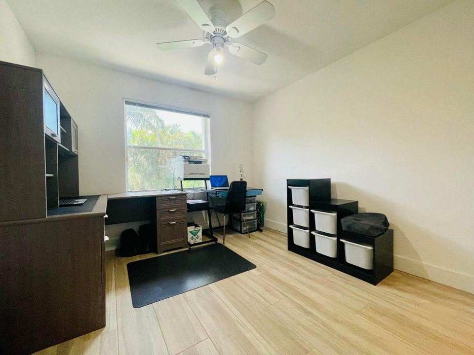 Active With Contract: $3,900 (4 beds, 2 baths, 1900 Square Feet)